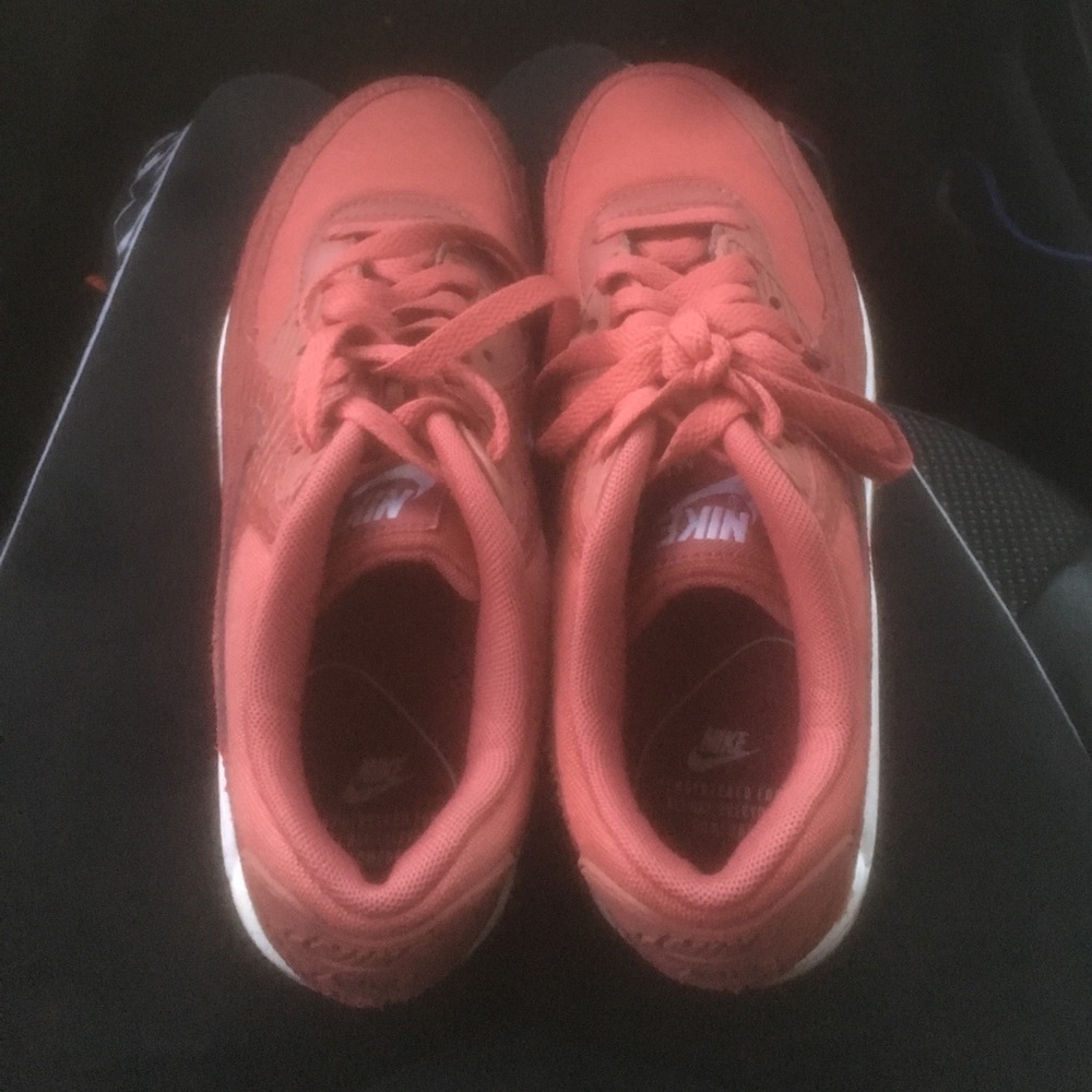 NIKE SHOES - Picture 4 of 4